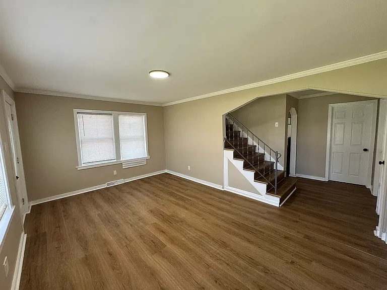 15400 Merrill Ave — Photo 10