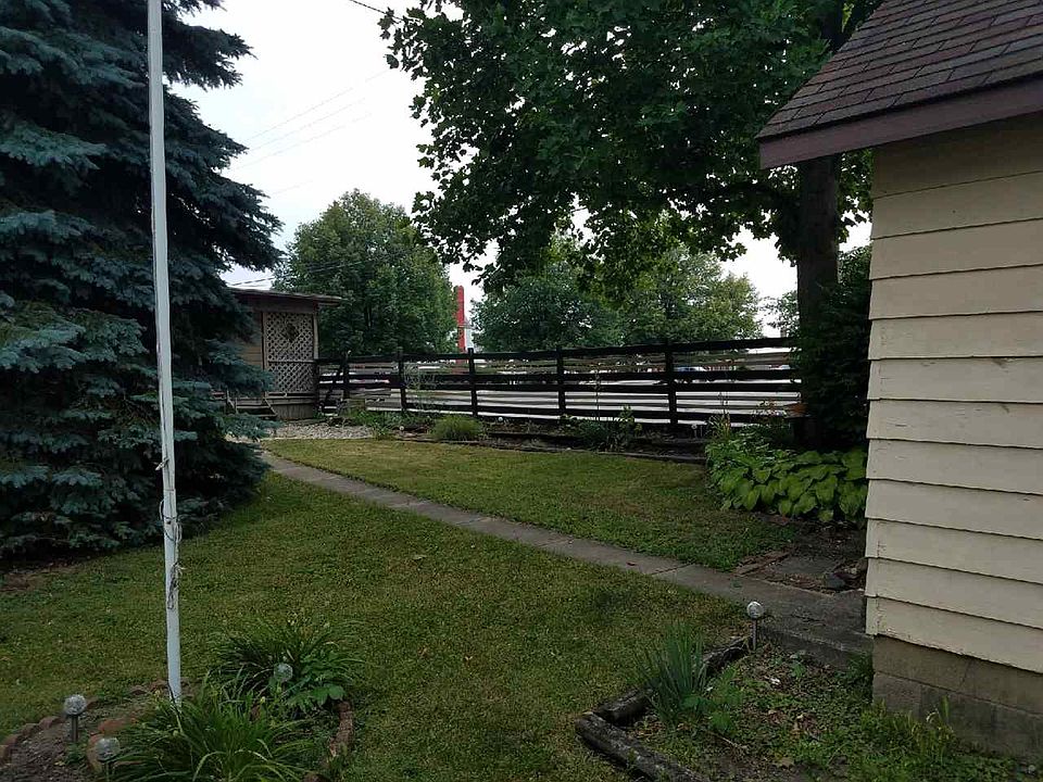 2nd image of 107 E Jackson St