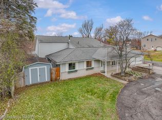 1933 Big Trail Rd, Commerce Township, MI 48390