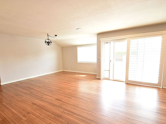 3rd image of 822 El Dorado Dr