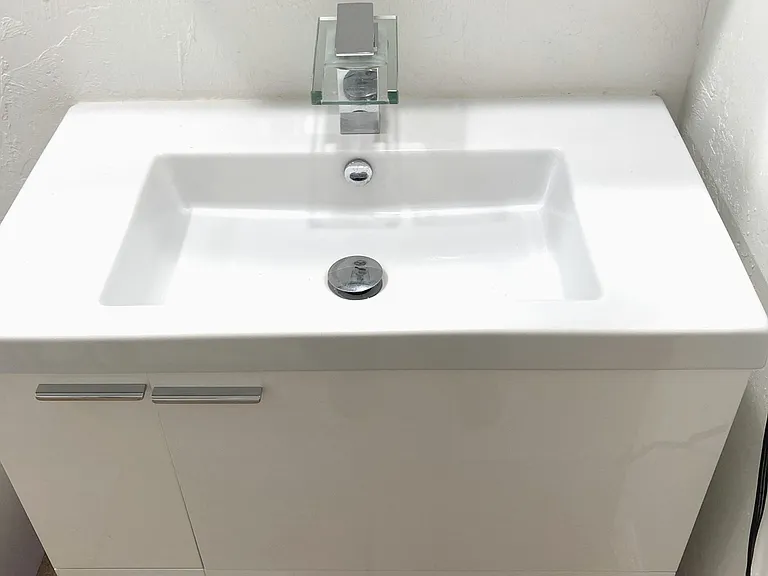 Floating bathroom vanity