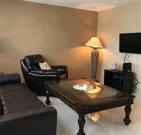 2nd image of 2152 Cambridge G #G