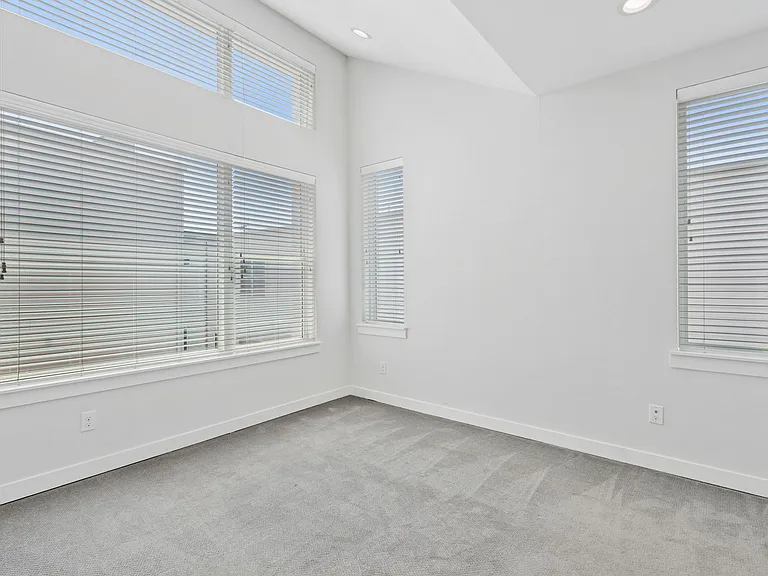1518 N Carroll Ave — Photo 23