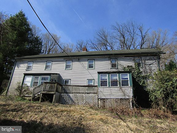 2nd image of 11 Helluva Hill Ln