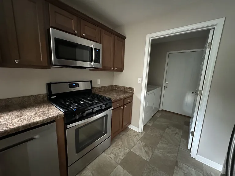 46 Housman St — Photo 10