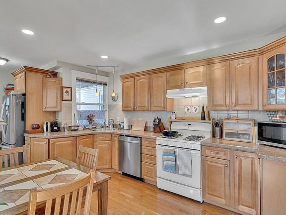 3rd image of 9-15 Berkshire St