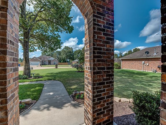 4th image of 131 Redwood Cir