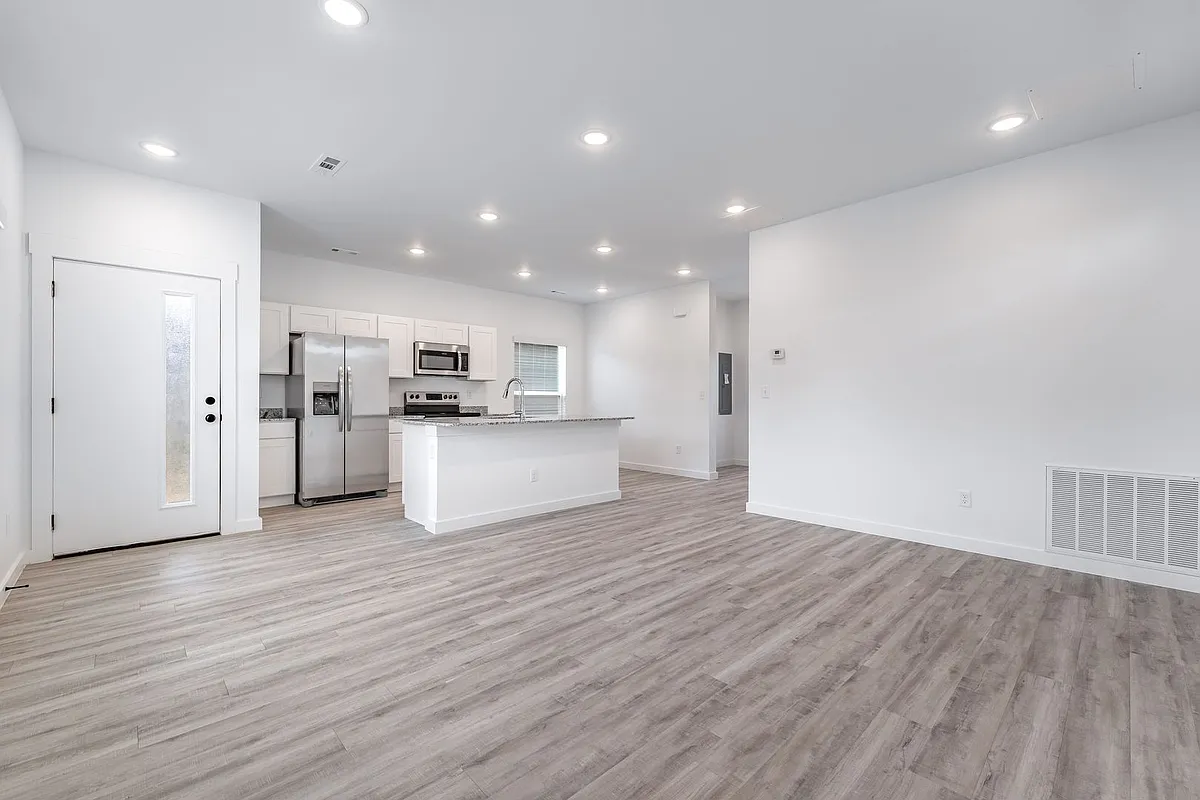 Building Photo - 840 Boardwalk Ave