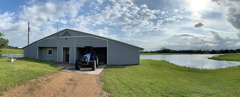Honey stop the car! Welcome to your own weekend getaway or forever home! Imagine the memories that you'll share with this beautiful property.