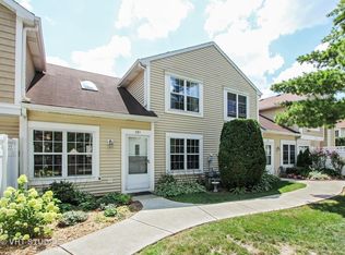 385 Le Parc Cir, Buffalo Grove, IL 60089