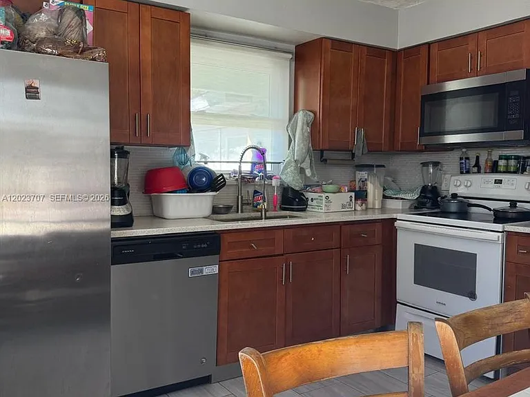 2536 El Portal Ave — Photo 5