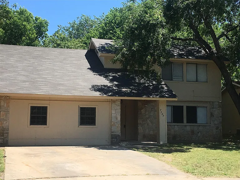 7307 Ferndale Cir — Photo 1