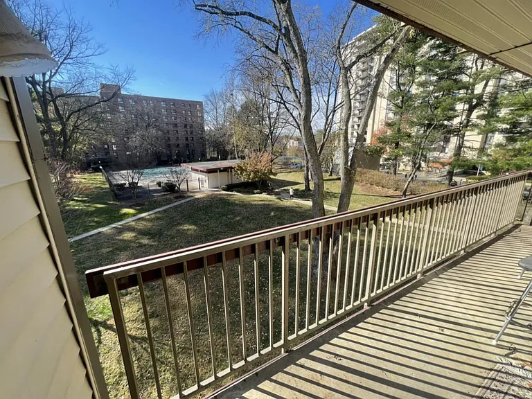 7420 Lakeview Dr #207 — Photo 8