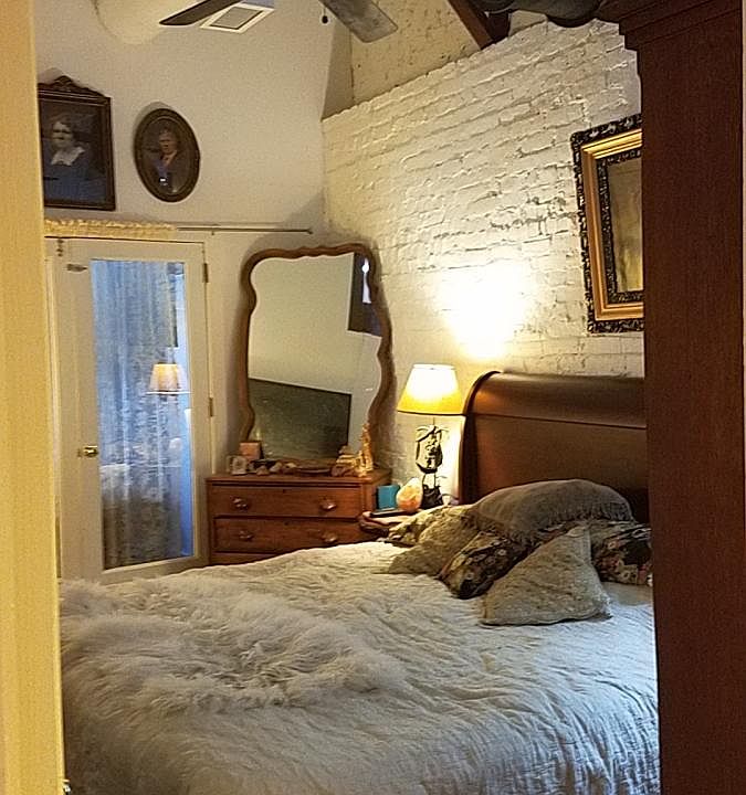 master bedroom fits King size