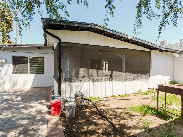16400 Donmetz St — Photo 27
