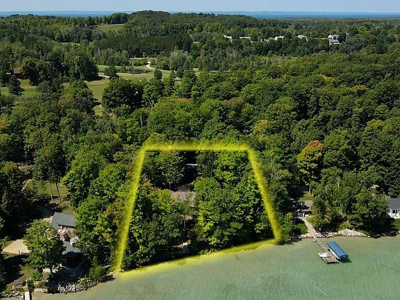 4th image of 225 N Torch Lake Dr