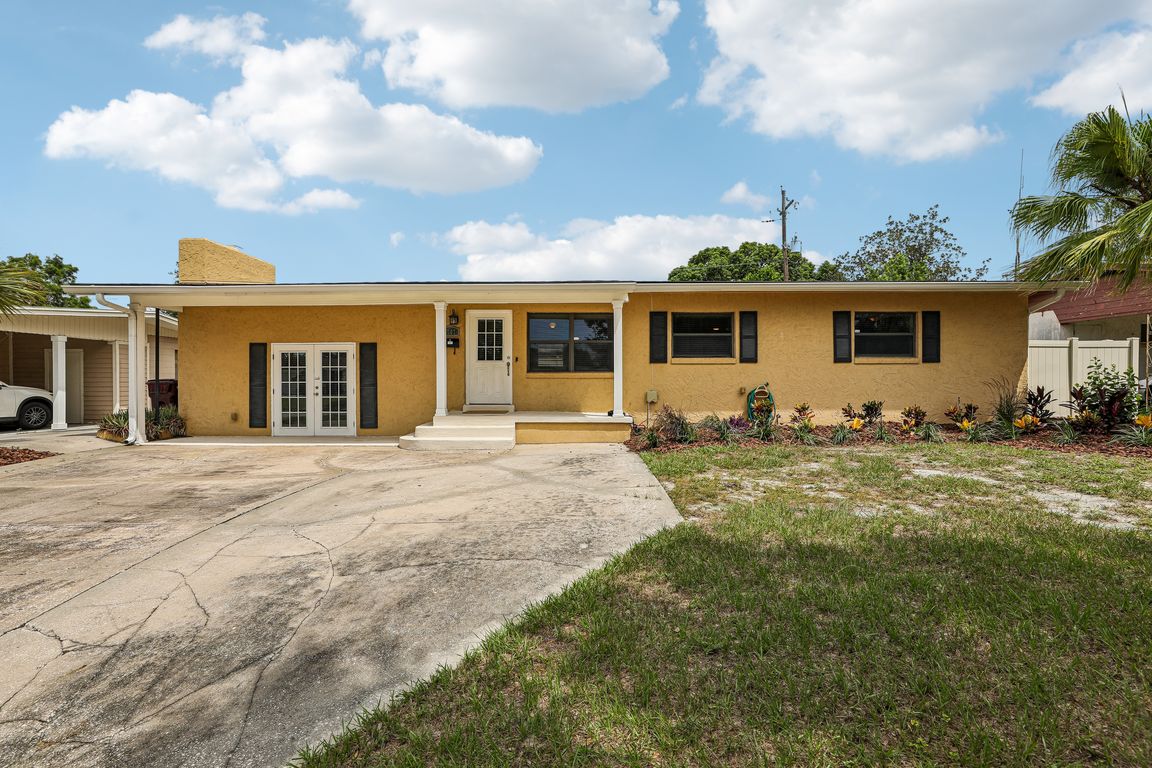 Pelican Ln-S2608-001.jpg