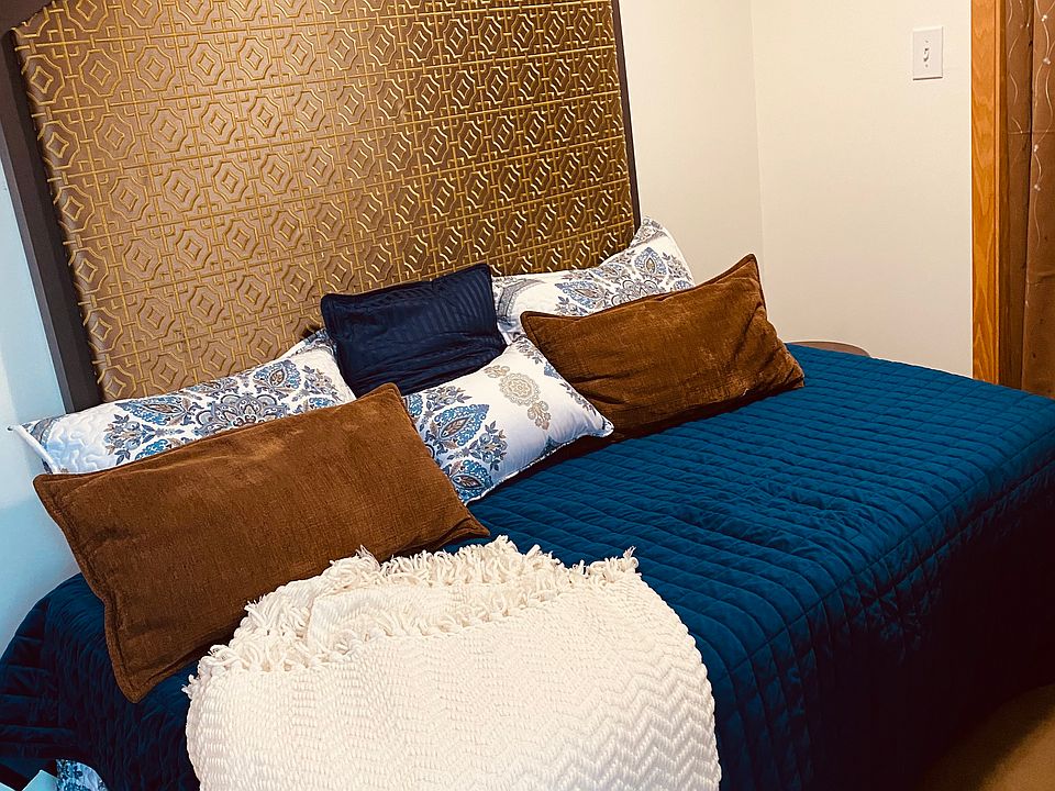 First bedroom, walk-in closet separate eating space
