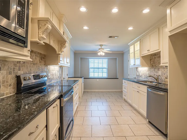 140 Lakewood Dr — Photo 16