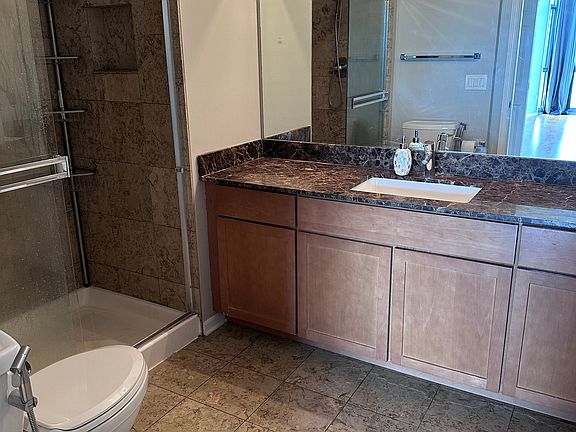 4th image of 1134 W Granville Ave #1013