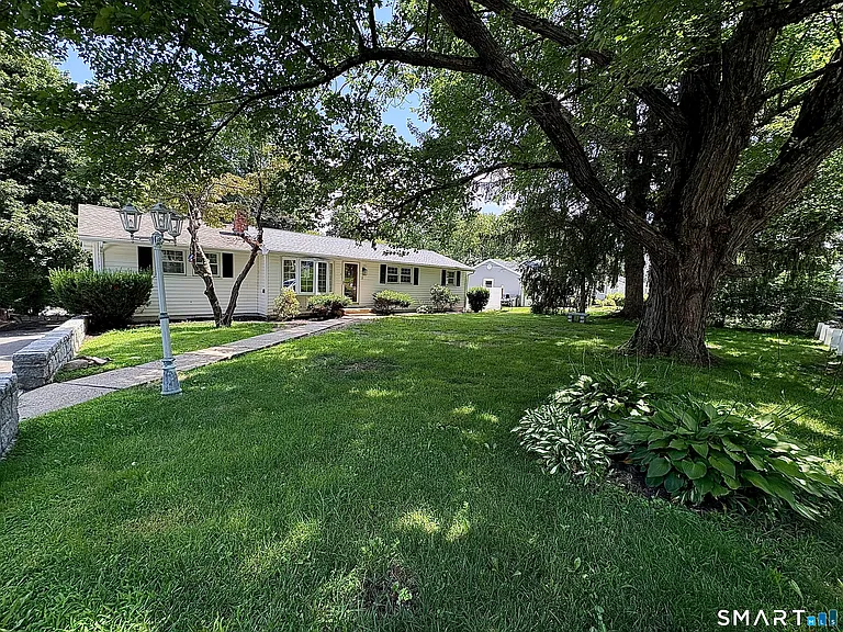 43 Meadowbrook Rd — Photo 1
