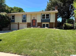 16058 Oak St, Omaha, NE 68130