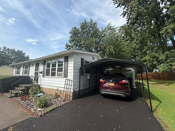 2nd image of 63 Mill St