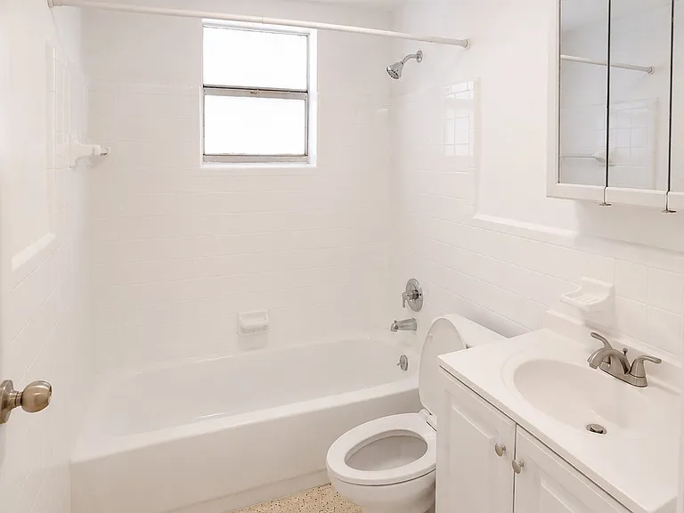 1644 SW 2nd St #2 — Photo 4