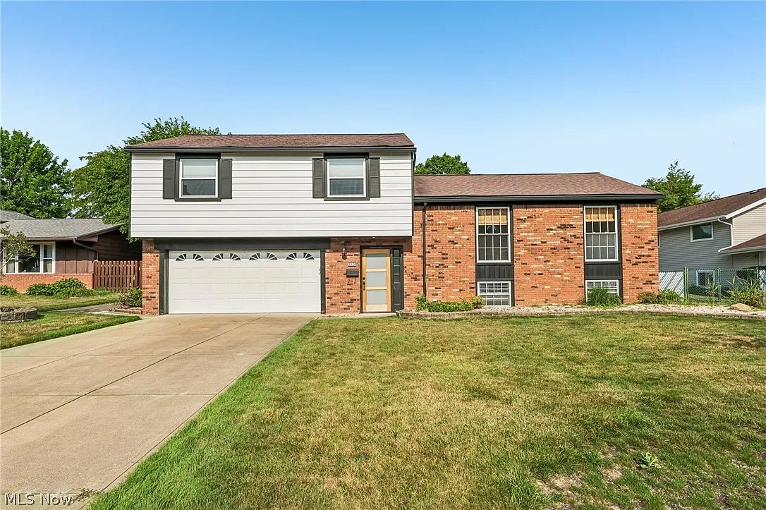 3 bed, 2.5 bath, 2218 sqft, $3,000 — Photo 1