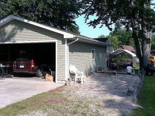 5th image of 3169 Lakeshore Dr