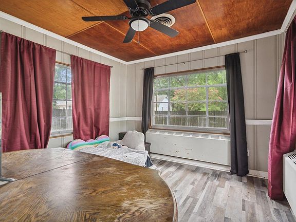 4th image of 301 E Sherrod Ave