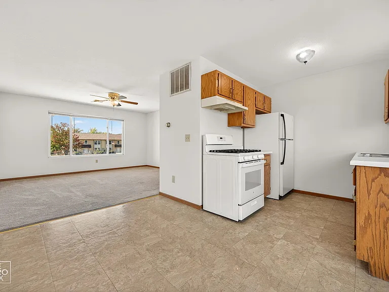 2401 Ashland Cir #1 — Photo 8