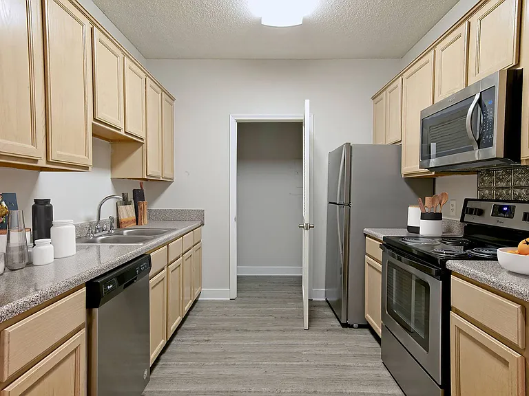 The Peabody Collection Apartments — Photo 23