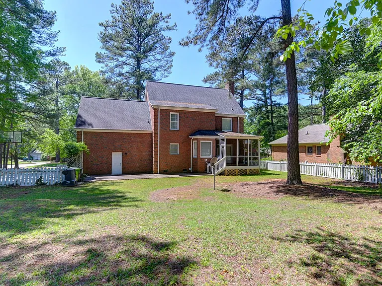 1100 Woodtree Ct — Photo 18