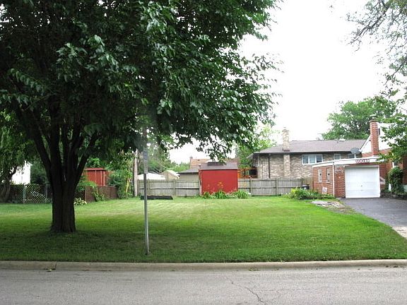 4th image of 10049 Montrose Ave