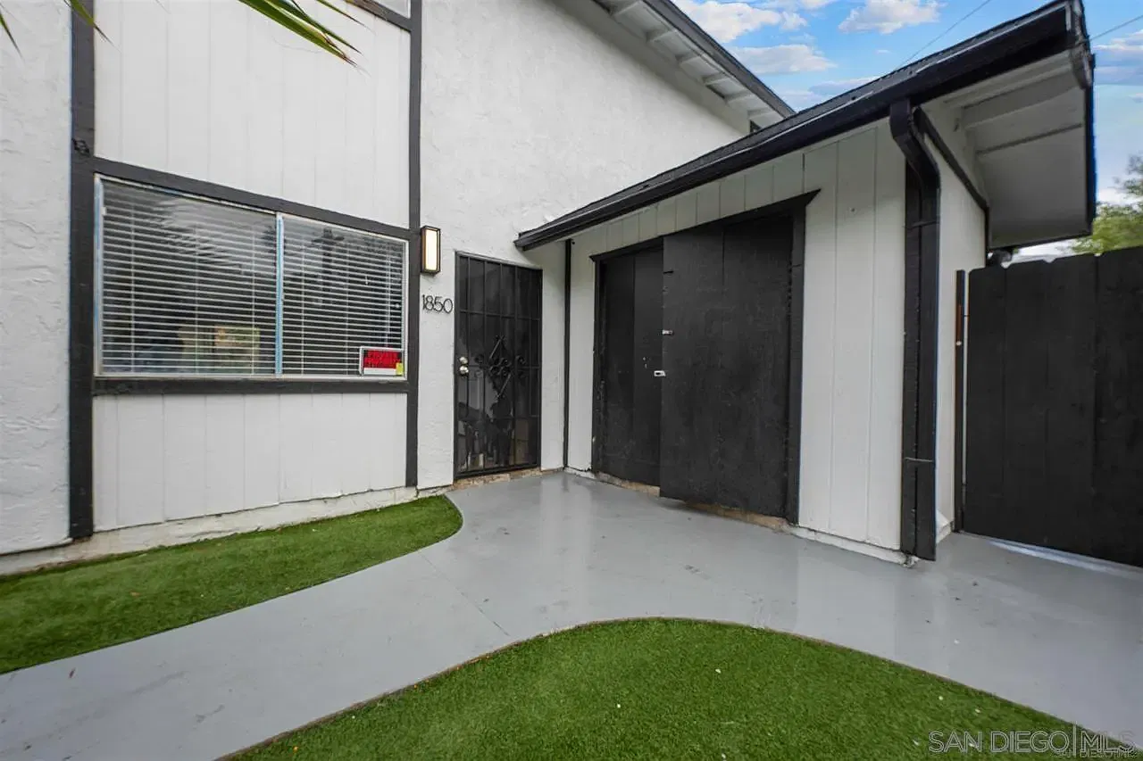 2 bed, 1.5 bath, 820 sqft, $2,975 — Photo 1