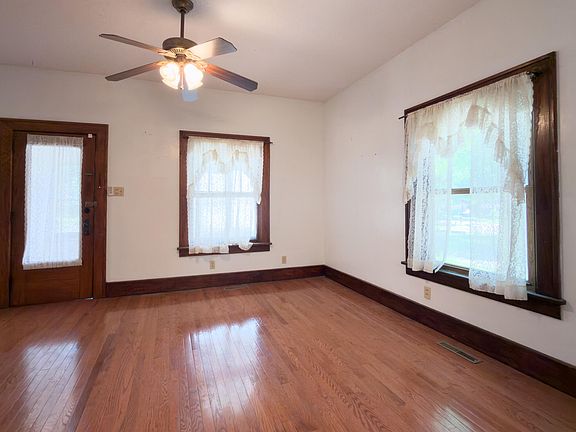 5th image of 219 N Russell Ave