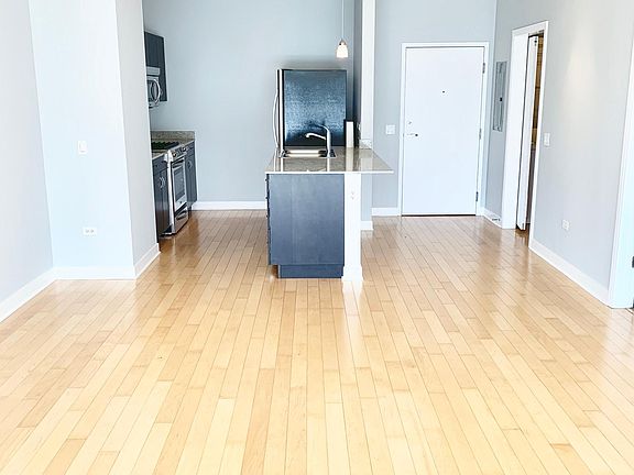 3rd image of 8 E Randolph St Unit 1607