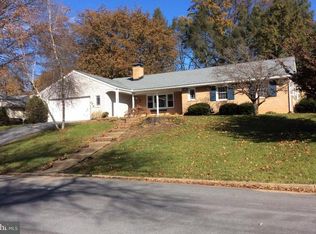 8 Jeffrey Rd, Reading, PA 19601