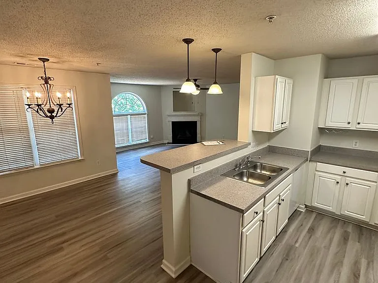 3475 Forestdale Dr #2B — Photo 5