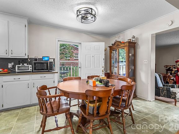 5th image of 315 Windwood Dr