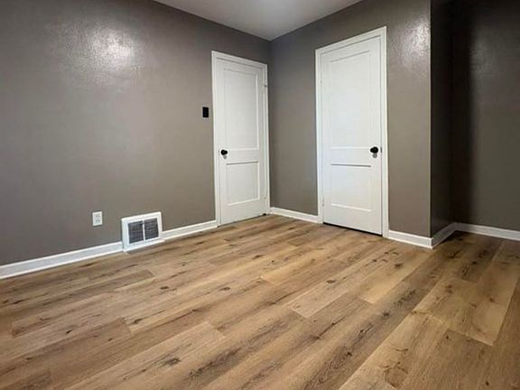 5th image of 2216 E Lawrence Ave
