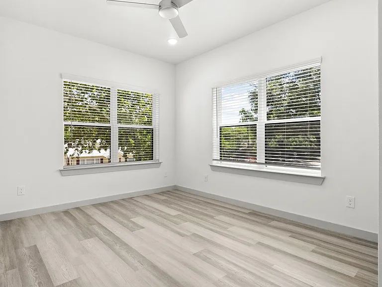 3136 Cockrell — Photo 19