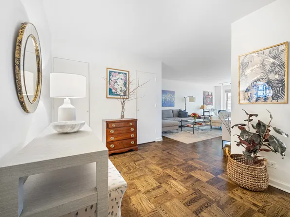 2 Fifth Avenue image 1 of 11