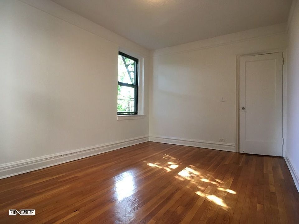 2nd image of 3121 29th St APT 3F