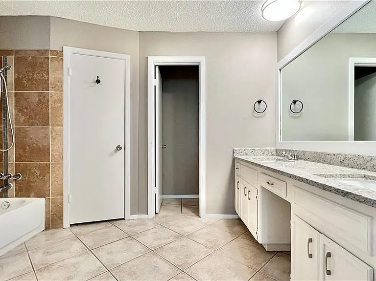 11909 Hardwood Trl — Photo 4