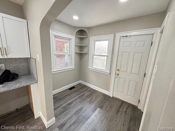 4th image of 18467 Santa Rosa Dr