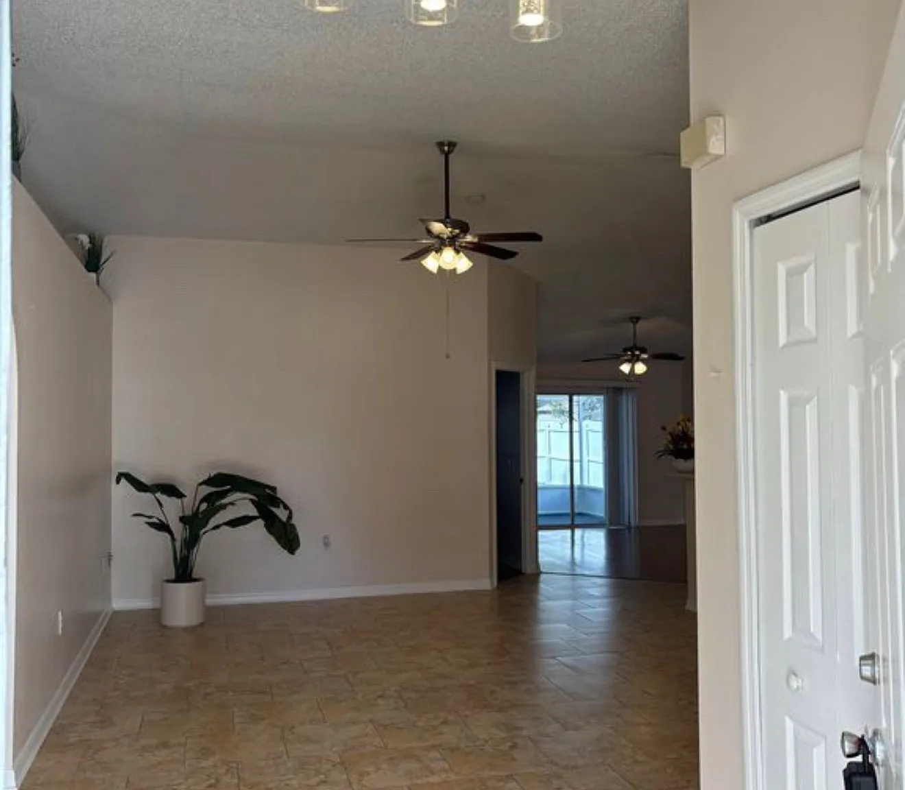 3 bed, 2050 sqft, $2,050 — Photo 4