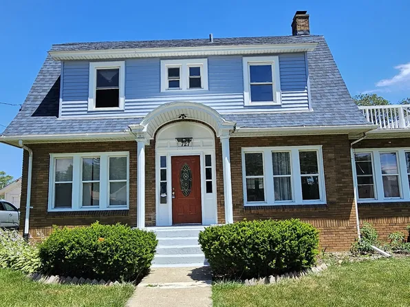 727 Sheridan St, Aurora, IL 60505