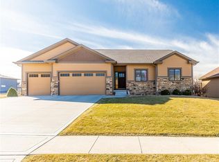 14402 Hickory Dr, Urbandale, IA 50323